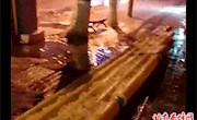 寒夜抢修管道　为居民守护一份安然