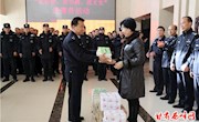 区政协进警营开展“送春联、送书画、送文史”活动