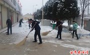 后官寨镇：扫雪除冰保障辖区群众安全出行