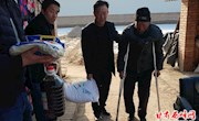 访贫问苦送祝福　扶贫帮困暖人心