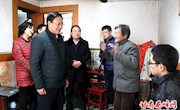 杨涛看望慰问我区贫困老人