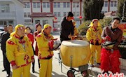 社火拜年添祥瑞　热热闹闹开新局