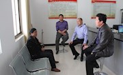 赵海东赴帮扶点对接“一户一策”方案落实情况