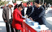 市区联合开展税收宣传活动