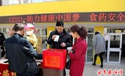 我区积极开展食药安全宣传活动