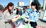 区委政法委组织开展反邪教宣传工作