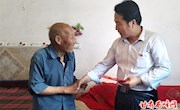 张瀚看望慰问什社乡贫困党员