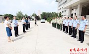 张瀚慰问高温下坚守岗位的一线基层公安民警