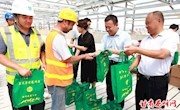 贾志升慰问彭原镇正大项目建设现场一线工人