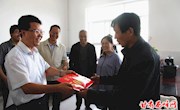 王驰看望慰问基层一线教育工作者
